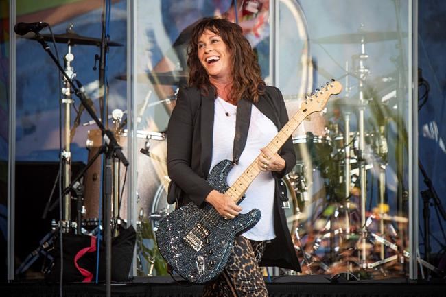 Alanis Morissette explains her boisterous, uninhibited concert dance moves | iNFOnews.ca Alanis Morissette explains her boisterous, uninhibited concert dance moves | iNFOnews.ca