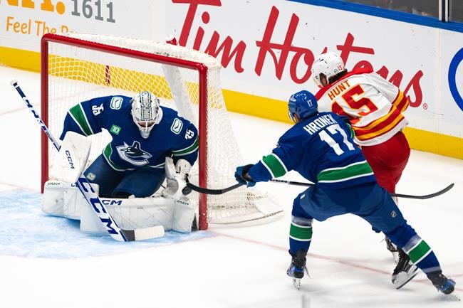 Phil Di Giuseppe leads Canucks past Flames 3-1 in pre-season play | iNFOnews.ca
