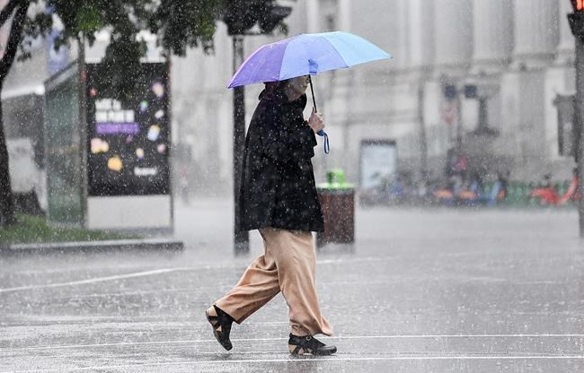 Downtown Montreal reaches 100 millimetres of rain as warnings persist | iNFOnews.ca Downtown Montreal reaches 100 millimetres of rain as warnings persist | iNFOnews.ca