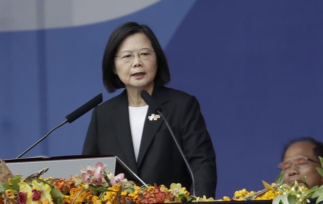 Facing Beijing's threats, Taiwan president says peace 'only option' to resolve political differences | iNFOnews.ca