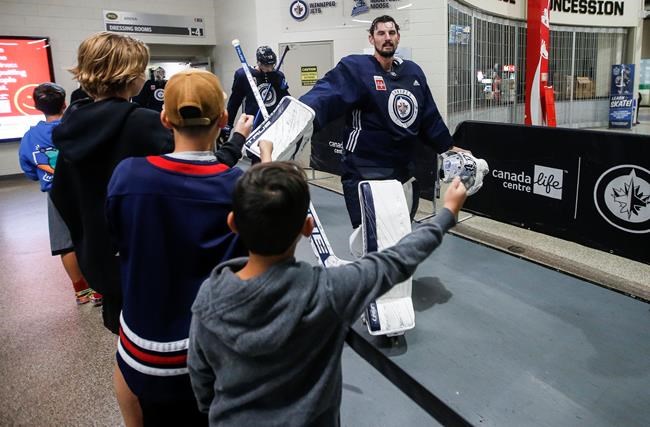 Hellebuyck, Scheifele set on winning Stanley Cup with Jets: 'We're together on this' | iNFOnews.ca