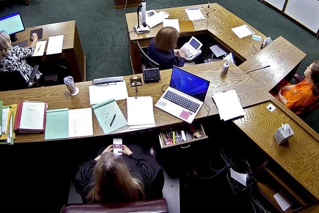 An Oklahoma judge could be removed from office for sending more than 500 texts during a murder trial | iNFOnews.ca An Oklahoma judge could be removed from office for sending more than 500 texts during a murder trial | iNFOnews.ca
