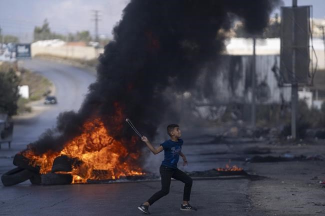 Palestinians in Gaza face impossible choice: Stay home under airstrikes, or flee under airstrikes? | iNFOnews.ca