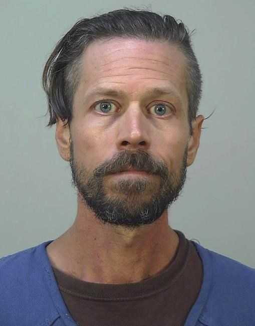 Man faces misdemeanor charge for twice bringing guns to Wisconsin Capitol, demanding to see governor | iNFOnews.ca