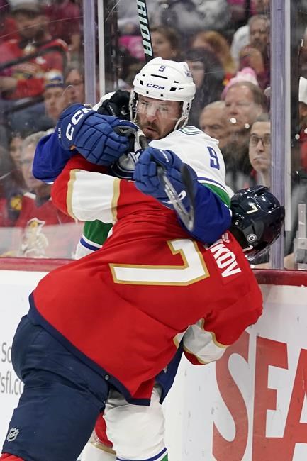 Canucks score two late goals, beat Panthers 5-3 | iNFOnews.ca