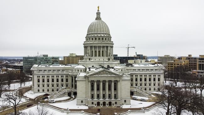 Man who took guns to Wisconsin Capitol while seeking governor says he wanted to talk, not harm | iNFOnews.ca