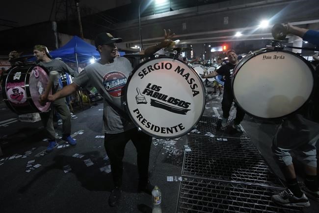 After presidential race surprise, Argentine economy minister and right-wing populist look to runoff | iNFOnews.ca