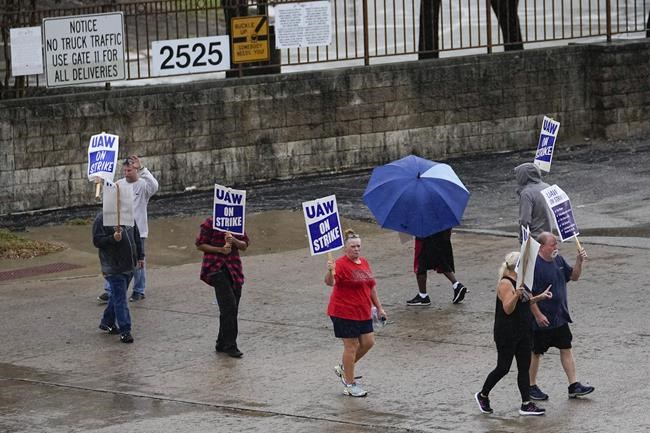 Autoworkers reach a deal with Ford, a breakthrough toward ending strikes against Detroit automakers | iNFOnews.ca Autoworkers reach a deal with Ford, a breakthrough toward ending strikes against Detroit automakers | iNFOnews.ca