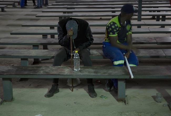 Police say miners from a rival union are holding hundreds of colleagues underground in South Africa | iNFOnews.ca Police say miners from a rival union are holding hundreds of colleagues underground in South Africa | iNFOnews.ca