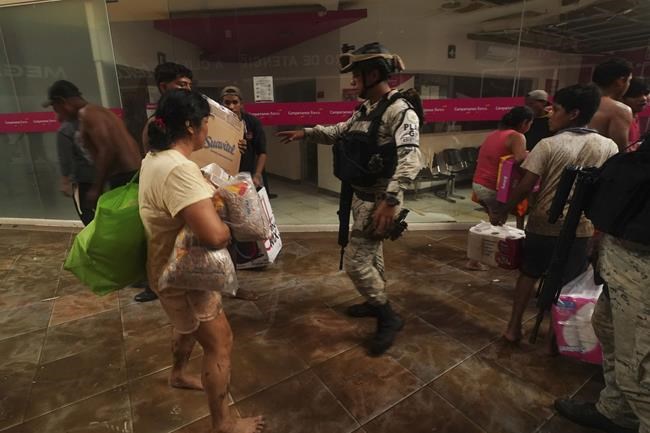 Hurricane Otis survivors search for friends and necessities in devastated Acapulco | iNFOnews.ca