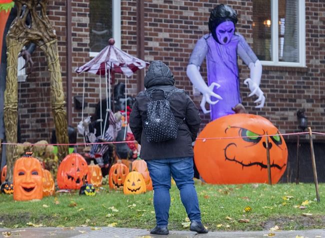 Canadians split down the middle on handing out Halloween candy: survey | iNFOnews.ca Canadians split down the middle on handing out Halloween candy: survey | iNFOnews.ca
