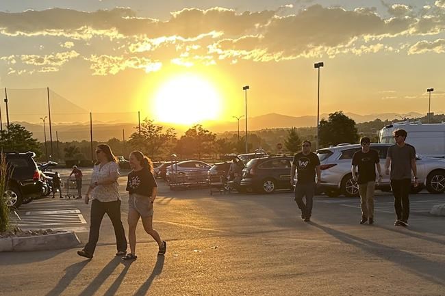 US consumers keep spending briskly even in the face of persistent inflation and high interest rates | iNFOnews.ca