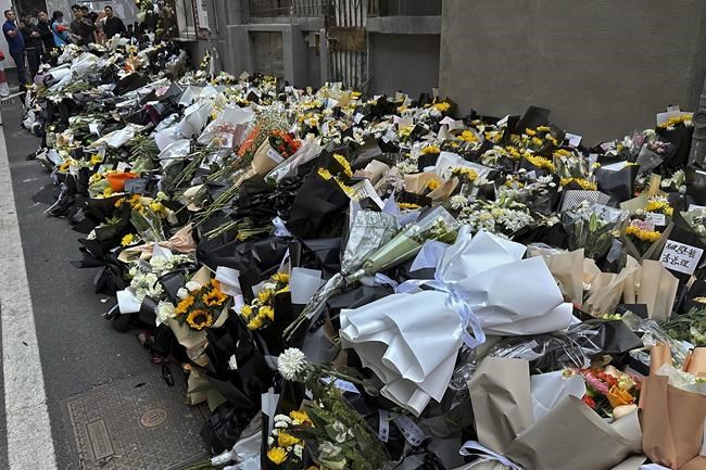Hundreds of mourners lay flowers at late Premier's Li Keqiang's childhood residence in eastern China | iNFOnews.ca Hundreds of mourners lay flowers at late Premier's Li Keqiang's childhood residence in eastern China | iNFOnews.ca