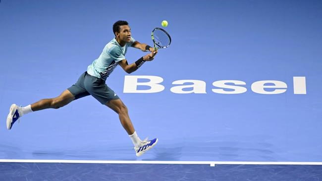 Canada's Auger-Aliassime defends Swiss Indoors title with win over Hurkacz | iNFOnews.ca Canada's Auger-Aliassime defends Swiss Indoors title with win over Hurkacz | iNFOnews.ca