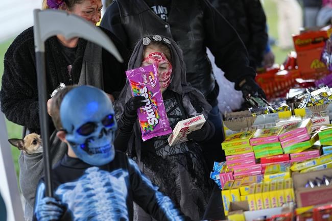 Children return to school and trick-or-treat as Maine community starts to heal from mass shooting | iNFOnews.ca Children return to school and trick-or-treat as Maine community starts to heal from mass shooting | iNFOnews.ca