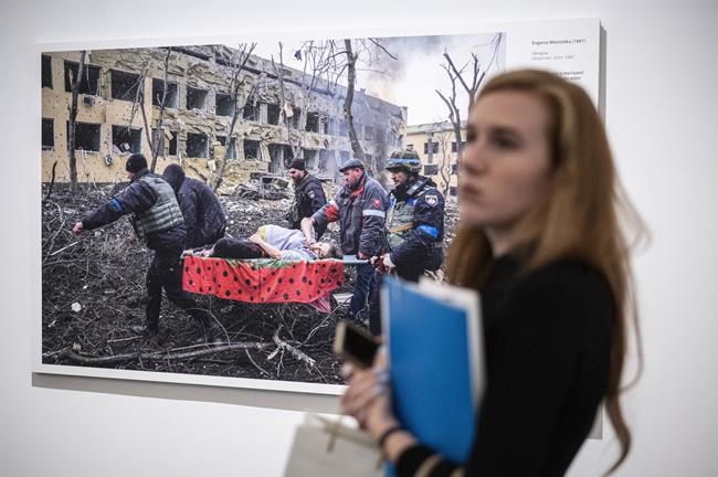 Hungary bans teenagers from visiting World Press Photo exhibition over display of LGBTQ+ images | iNFOnews.ca
