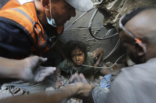 After weeks in besieged Gaza, some foreign nationals and wounded Palestinians are allowed to leave | iNFOnews.ca