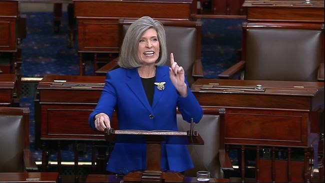 Sen. Rand Paul performed Heimlich maneuver on choking Sen. Joni Ernst during GOP lunch | iNFOnews.ca Sen. Rand Paul performed Heimlich maneuver on choking Sen. Joni Ernst during GOP lunch | iNFOnews.ca