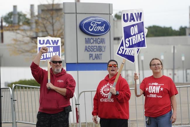 UAW members at the first Ford plant to go on strike overwhelmingly approve the new contract | iNFOnews.ca