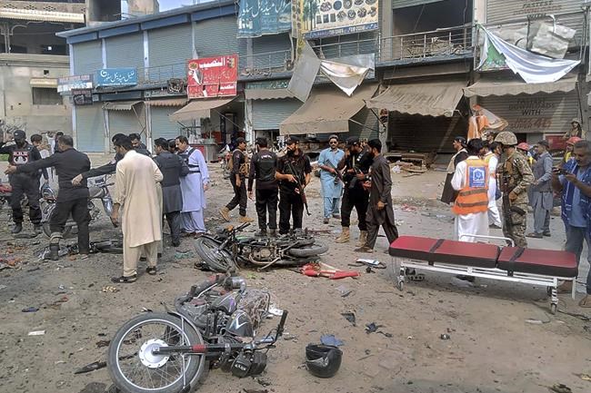 A planted bomb targeting police kills 5 and wounds 20 at a bus stop in northwest Pakistan | iNFOnews.ca