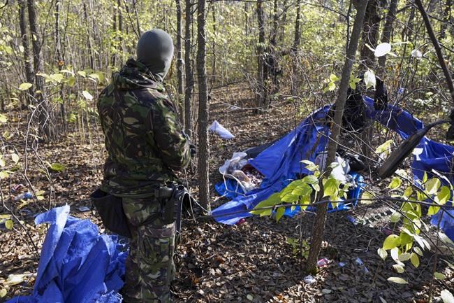 Serbian police arrest 7 people smugglers and find over 700 migrants in raids after a deadly shooting | iNFOnews.ca