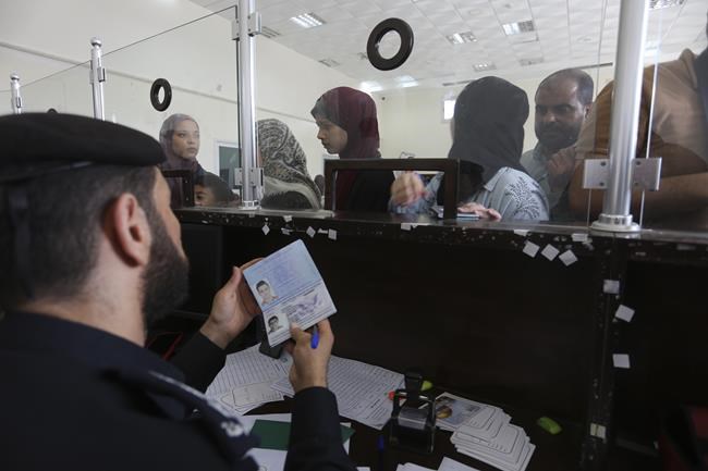 In the news today: Canadians in Gaza still waiting to cross into Egypt | iNFOnews.ca