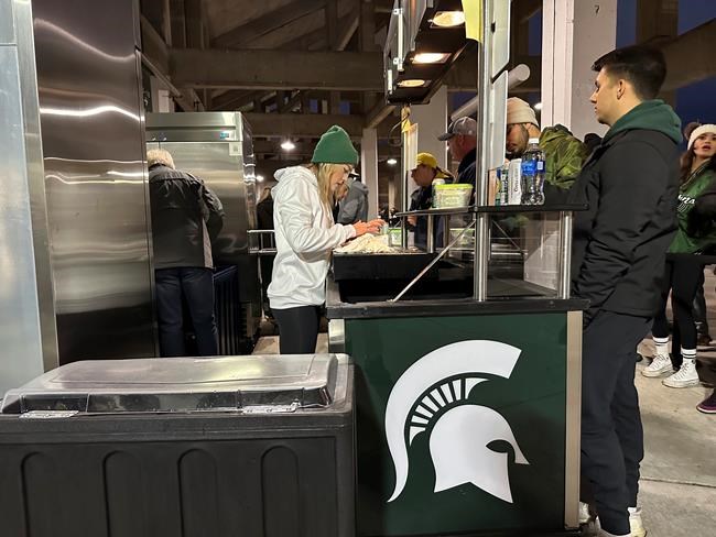 AP survey finds 55 of 69 schools in major college football now sell alcohol at stadiums on game day | iNFOnews.ca AP survey finds 55 of 69 schools in major college football now sell alcohol at stadiums on game day | iNFOnews.ca