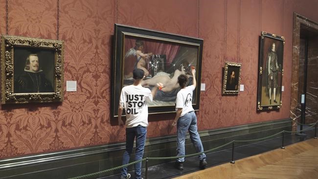 Climate activists smash glass protecting Velazquez's Venus painting in London's National Gallery | iNFOnews.ca Climate activists smash glass protecting Velazquez's Venus painting in London's National Gallery | iNFOnews.ca