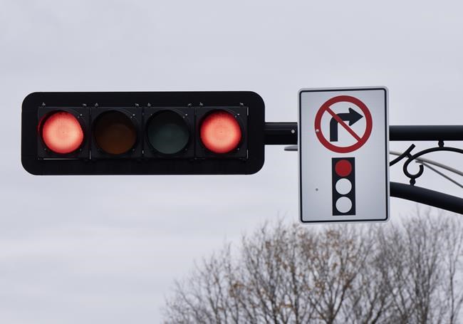 Cities look to copy Montreal's ban of right turns on red, but safety data lacking | iNFOnews.ca Cities look to copy Montreal's ban of right turns on red, but safety data lacking | iNFOnews.ca