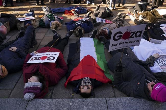 London pro-Palestinian march passes off peacefully but police clash with far-right protesters | iNFOnews.ca London pro-Palestinian march passes off peacefully but police clash with far-right protesters | iNFOnews.ca