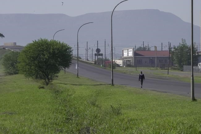 Long walk to school: 30 years into freedom, many kids in South Africa still walk miles to class | iNFOnews.ca Long walk to school: 30 years into freedom, many kids in South Africa still walk miles to class | iNFOnews.ca