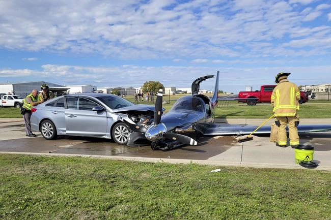 Small plane crashes into car after overshooting runway during emergency landing near Dallas | iNFOnews.ca Small plane crashes into car after overshooting runway during emergency landing near Dallas | iNFOnews.ca