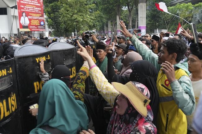 Conservative Muslims in Indonesia protest Coldplay concert over the band's LGBTQ+ support | iNFOnews.ca Conservative Muslims in Indonesia protest Coldplay concert over the band's LGBTQ+ support | iNFOnews.ca