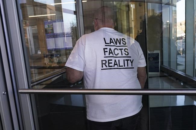 Father of July 4th parade shooting suspect turns himself in to begin jail sentence | iNFOnews.ca Father of July 4th parade shooting suspect turns himself in to begin jail sentence | iNFOnews.ca