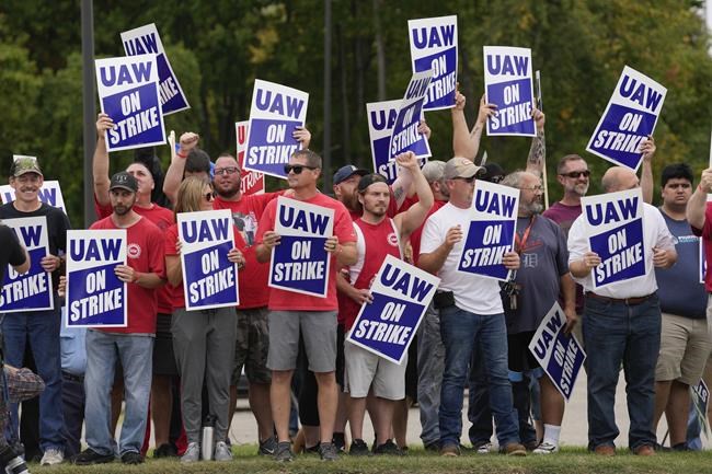 General Motors becomes 1st of Detroit automakers to seal deal with unionized workers | iNFOnews.ca General Motors becomes 1st of Detroit automakers to seal deal with unionized workers | iNFOnews.ca