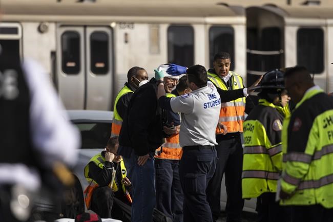 Federal safety officials launch probe into Chicago commuter train crash | iNFOnews.ca