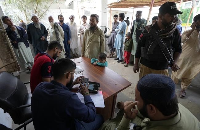 More than a million Afghans will go back after Pakistan begins expelling foreigners without papers | iNFOnews.ca More than a million Afghans will go back after Pakistan begins expelling foreigners without papers | iNFOnews.ca