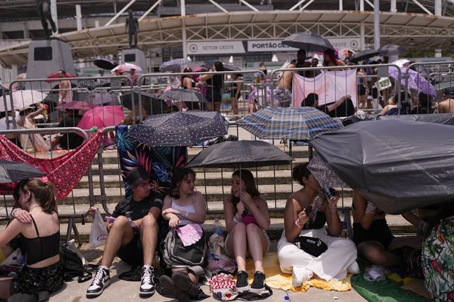 Taylor Swift's Rio tour marred by deaths, muggings and a dangerous heat wave | iNFOnews.ca Taylor Swift's Rio tour marred by deaths, muggings and a dangerous heat wave | iNFOnews.ca