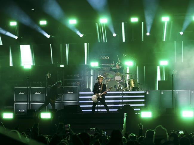 Green Day doesn't disappoint during Grey Cup halftime show in Hamilton | iNFOnews.ca