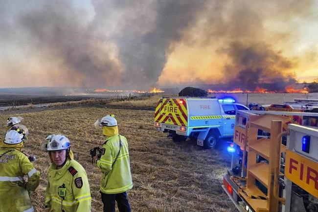 Dozens evacuate and 10 homes are destroyed by a wildfire burning out of control on the edge of Perth | iNFOnews.ca Dozens evacuate and 10 homes are destroyed by a wildfire burning out of control on the edge of Perth | iNFOnews.ca