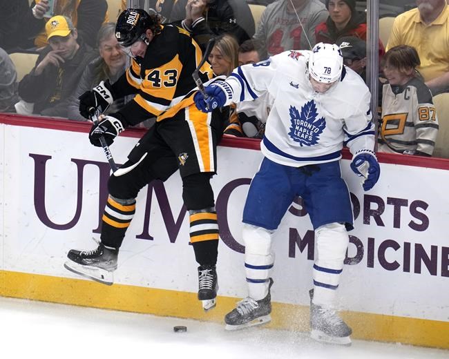 Karlsson scores late in 2nd period, Penguins defeat Maple Leafs 3-2 | iNFOnews.ca Karlsson scores late in 2nd period, Penguins defeat Maple Leafs 3-2 | iNFOnews.ca