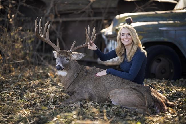 Nebraska woman bags marriage proposal shortly after killing big buck on hunting trip | iNFOnews.ca