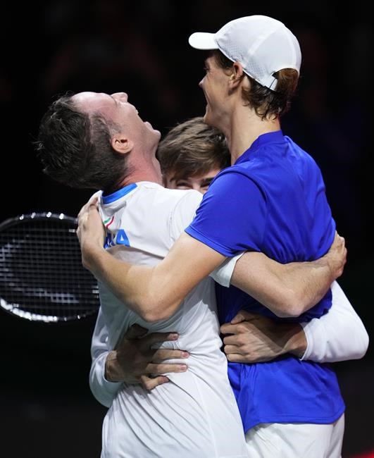 Sinner leads Italy to its first Davis Cup title in nearly 50 years with a 2-0 win over Australia | iNFOnews.ca