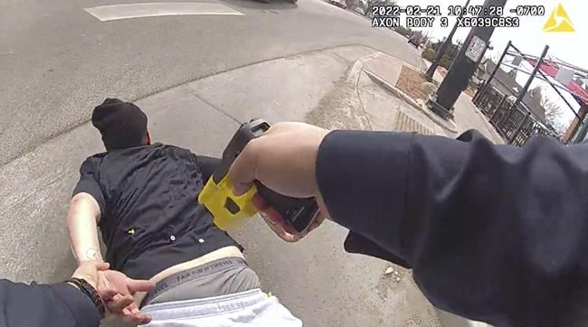 Woman shocked with Taser while on ground is suing police officer and chief for not reporting it | iNFOnews.ca Woman shocked with Taser while on ground is suing police officer and chief for not reporting it | iNFOnews.ca