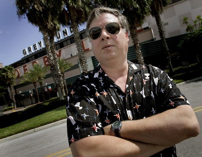 Novelist Tim Dorsey, who mixed comedy and murder in his Serge A. Storms stories, dies at 62 | iNFOnews.ca Novelist Tim Dorsey, who mixed comedy and murder in his Serge A. Storms stories, dies at 62 | iNFOnews.ca