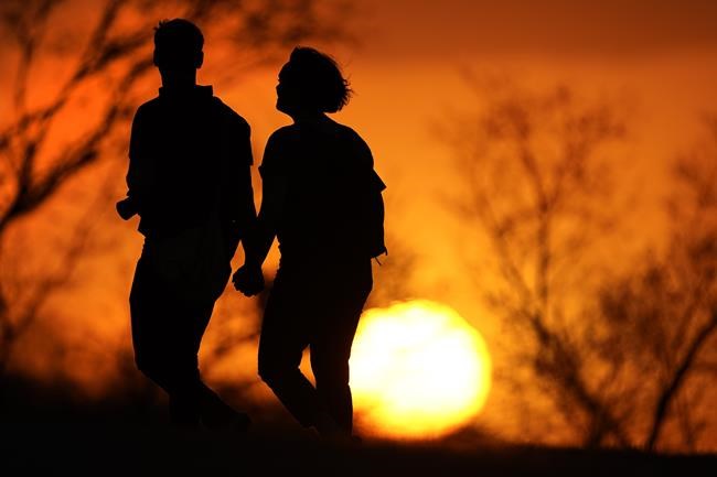 US life expectancy rose last year, but it remains below its pre-pandemic level | iNFOnews.ca