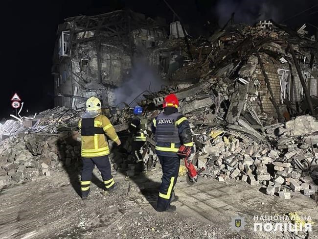 Russian missile strikes in eastern Ukraine rip through buildings, kill 2 and bury families in rubble | iNFOnews.ca
