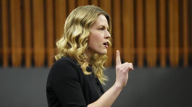 Blasted by Bloc, Conservative MP apologizes for asking minister to speak English | iNFOnews.ca