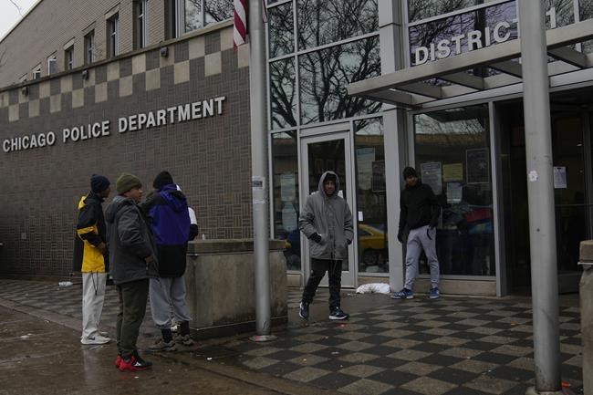 Illinois halts construction of Chicago winter migrant camp while it reviews soil testing at site | iNFOnews.ca