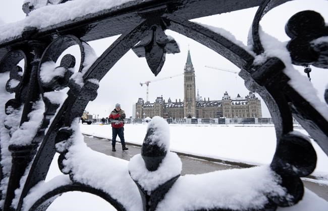 Most Canadians want more federal spending on health care, housing: poll | iNFOnews.ca